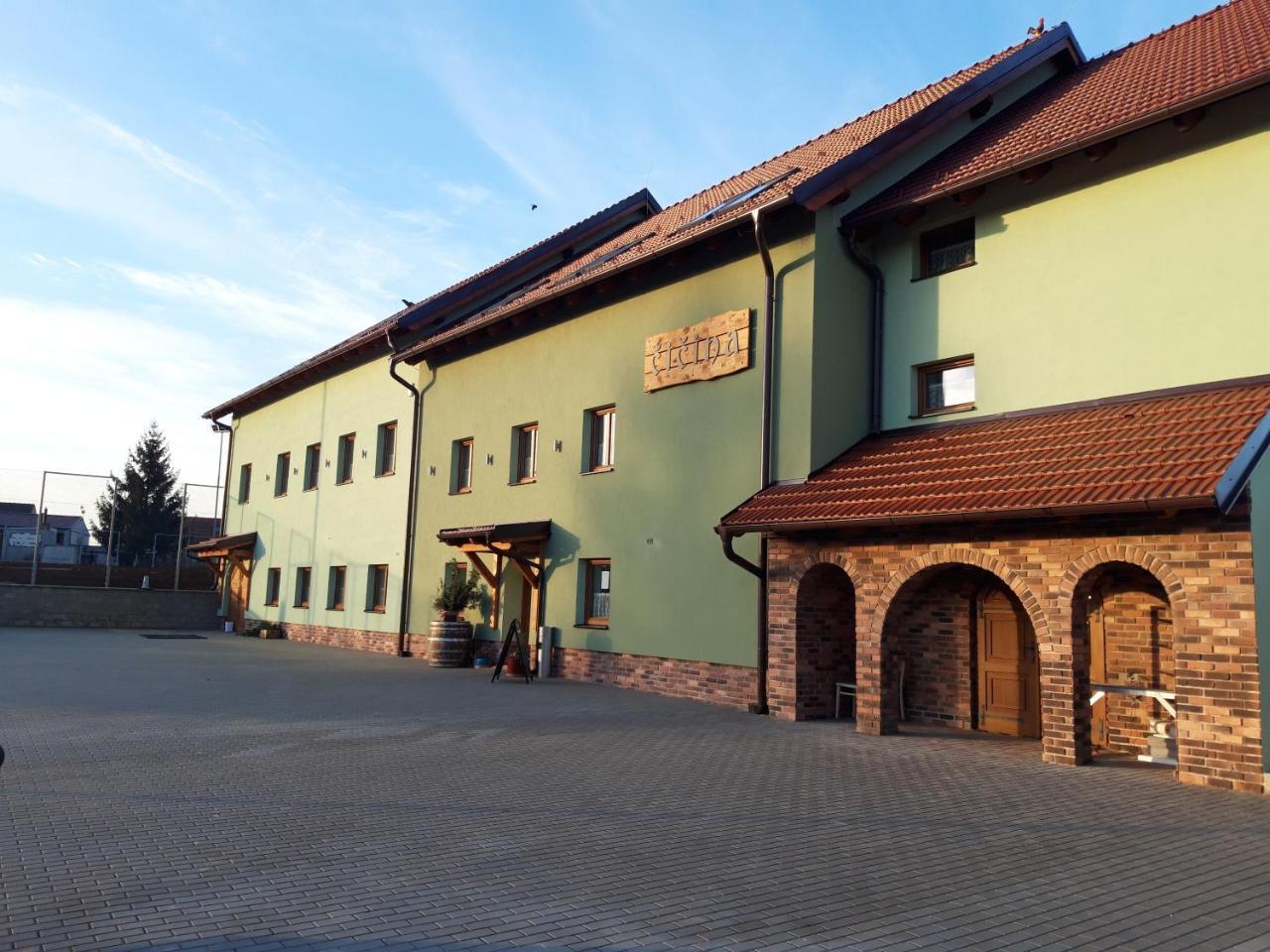 Cicina Tvrdonice Penzion, Restaurace, Vinny Sklep מראה חיצוני תמונה